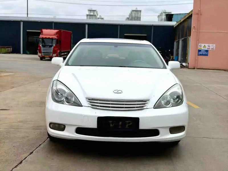 Vehicle photo 3