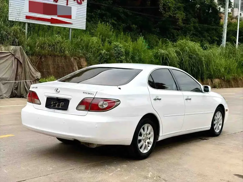 Vehicle photo 5