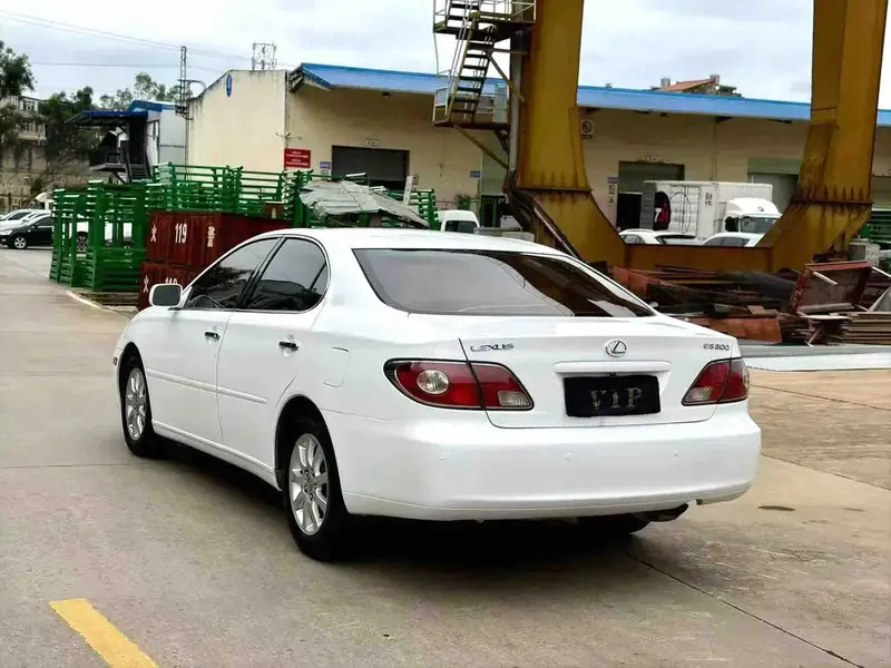 Vehicle photo 6