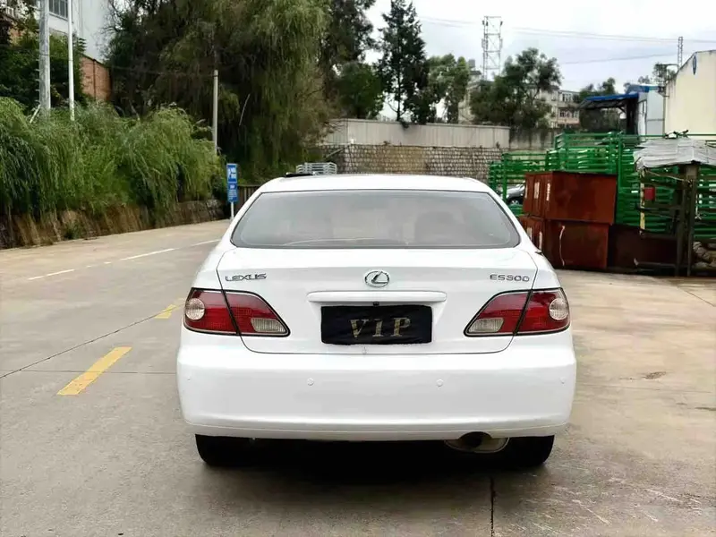 Vehicle photo 7