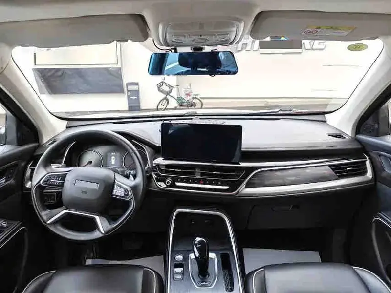 Vehicle photo 7