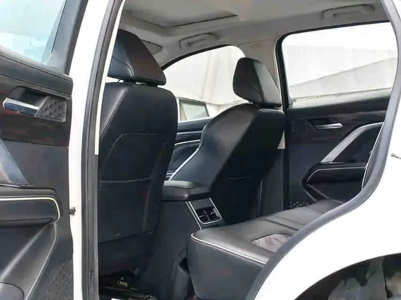 Vehicle photo 8