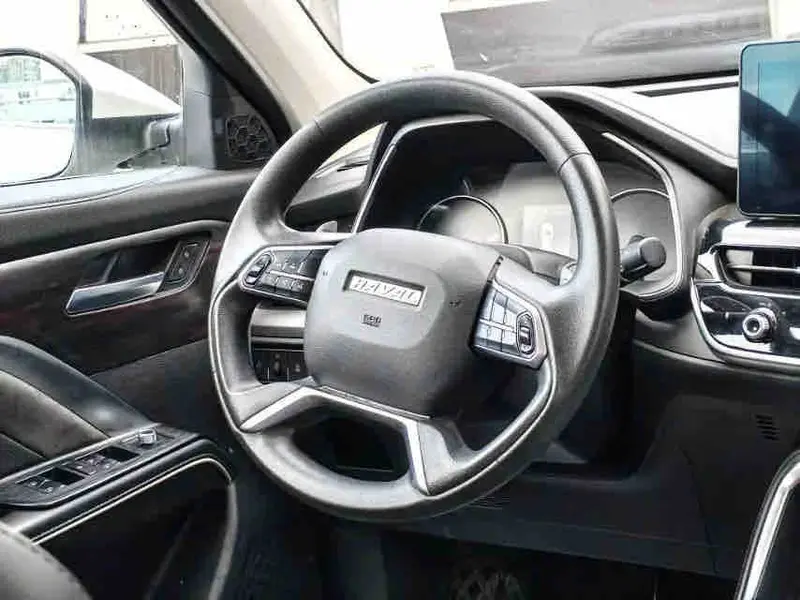 Vehicle photo 9