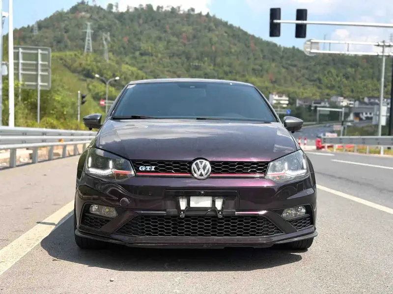 Vehicle photo 2