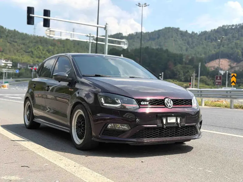 Vehicle photo 3