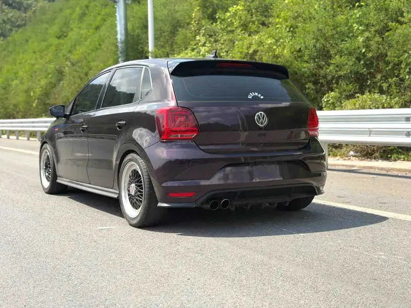 Vehicle photo 4