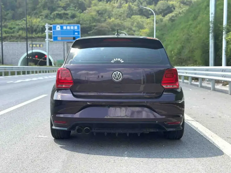 Vehicle photo 5