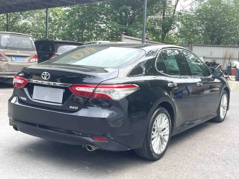 Vehicle photo 6