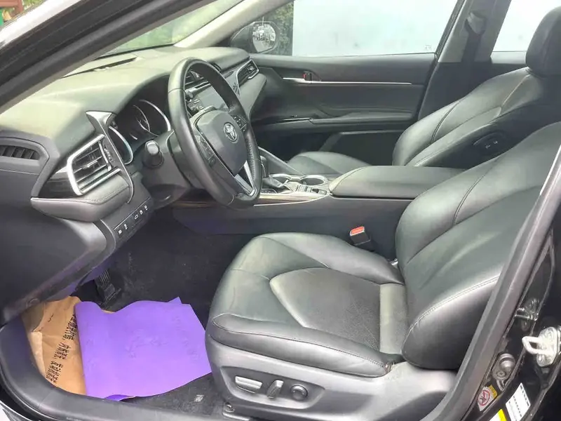Vehicle photo 9