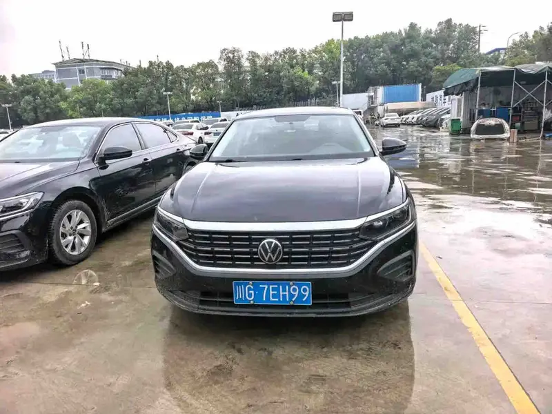 Vehicle photo 3
