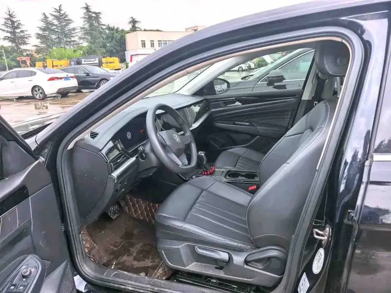 Vehicle photo 5