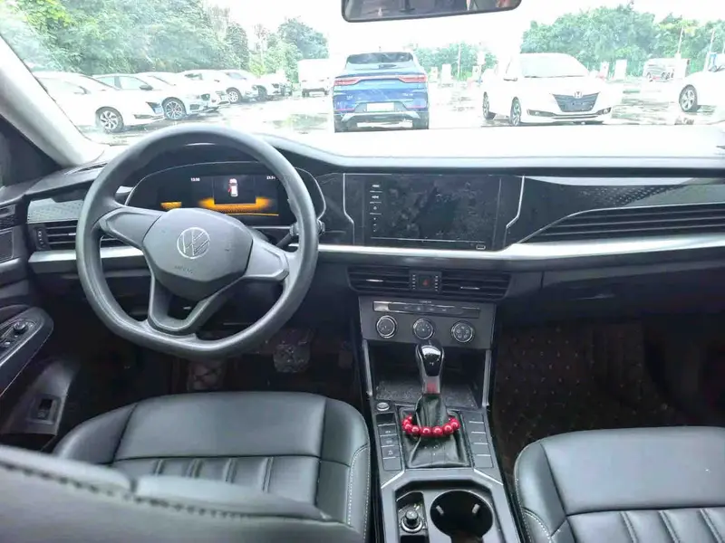 Vehicle photo 6