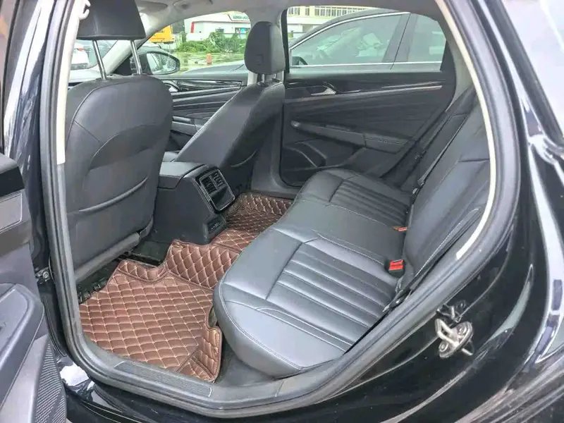 Vehicle photo 7