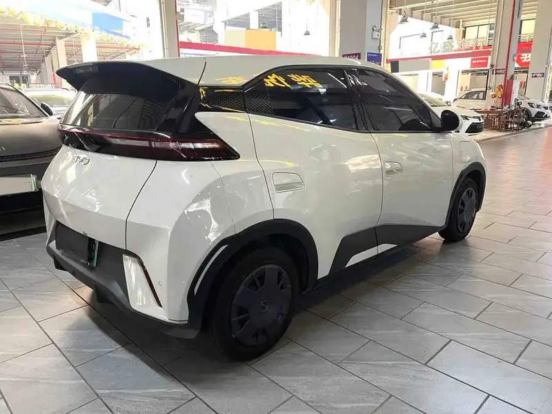 Vehicle photo 2
