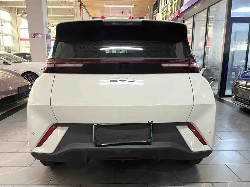 Vehicle photo 3