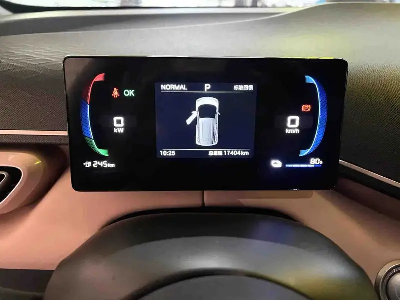 Vehicle photo 9