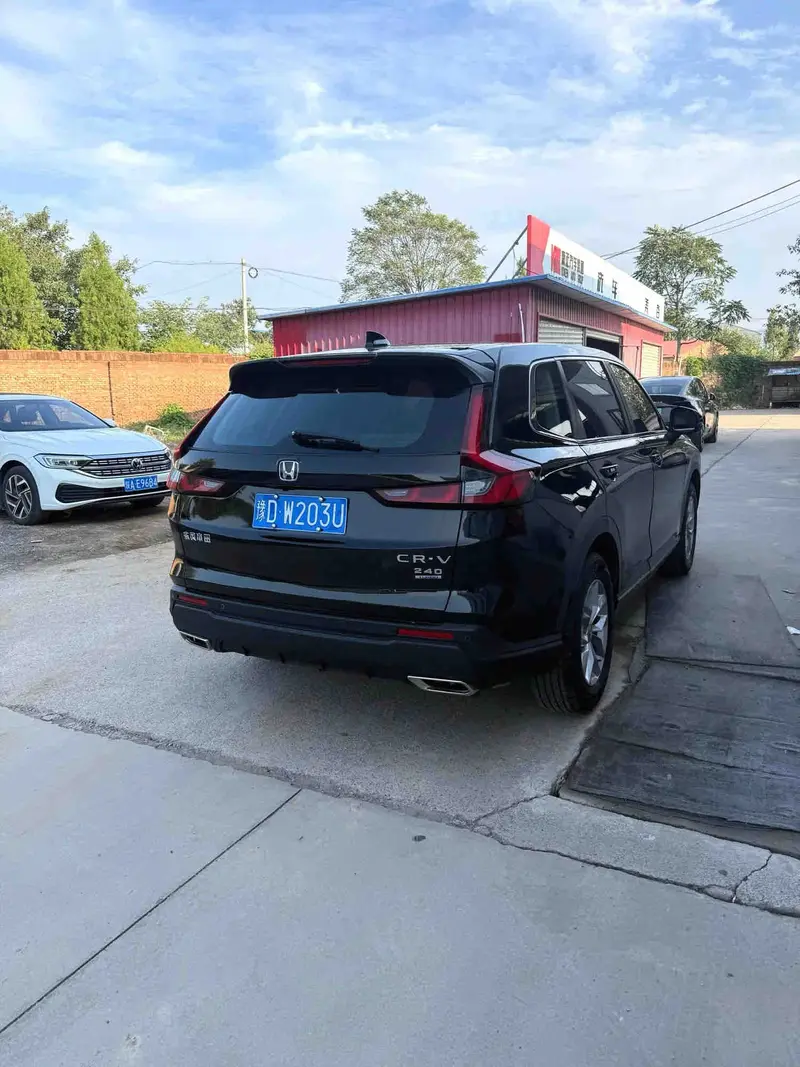 Vehicle photo 3