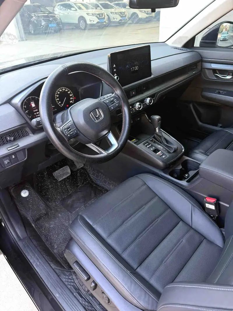 Vehicle photo 6