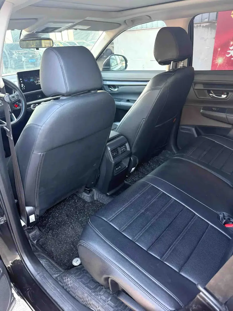 Vehicle photo 7