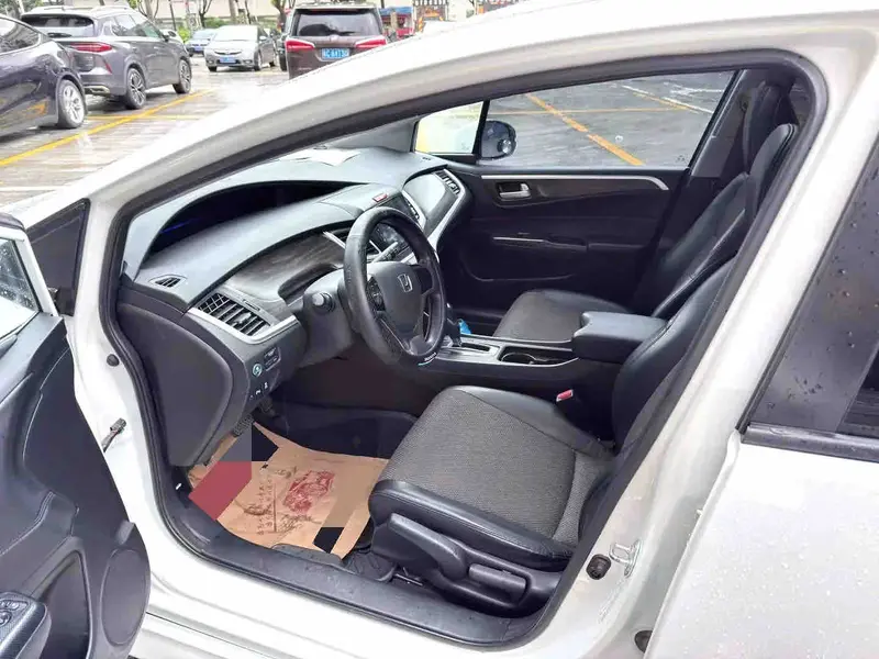 Vehicle photo 2