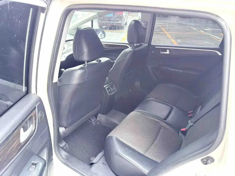 Vehicle photo 4