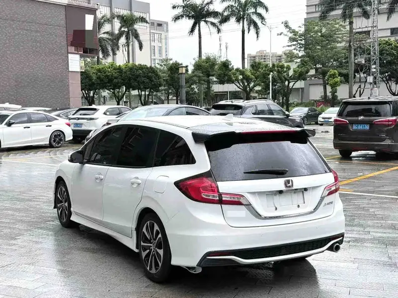 Vehicle photo 5