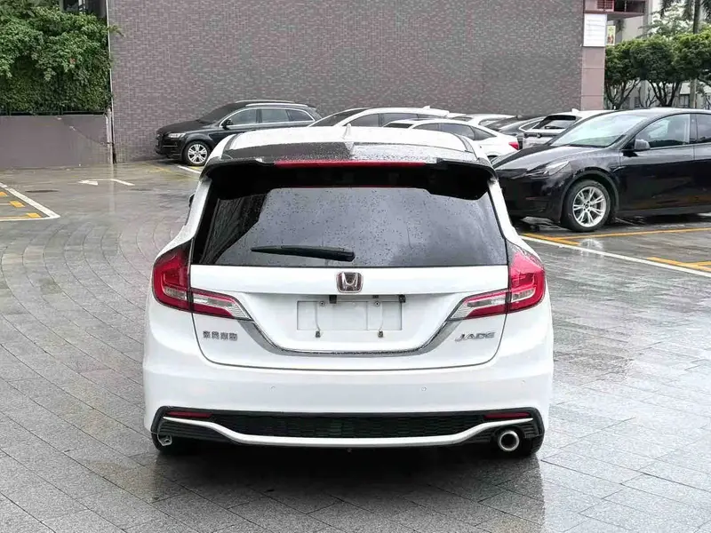 Vehicle photo 6