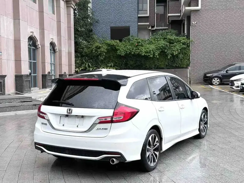 Vehicle photo 7