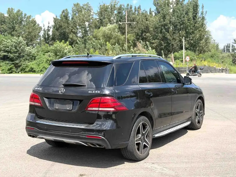 Vehicle photo 4