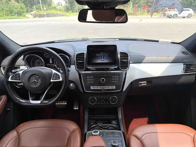 Vehicle photo 7