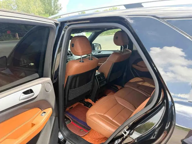 Vehicle photo 10