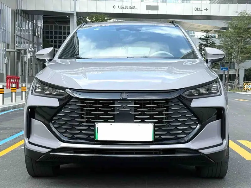 Vehicle photo 2