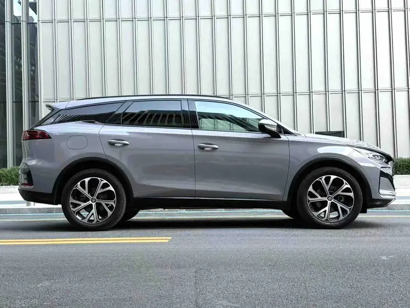 Vehicle photo 4