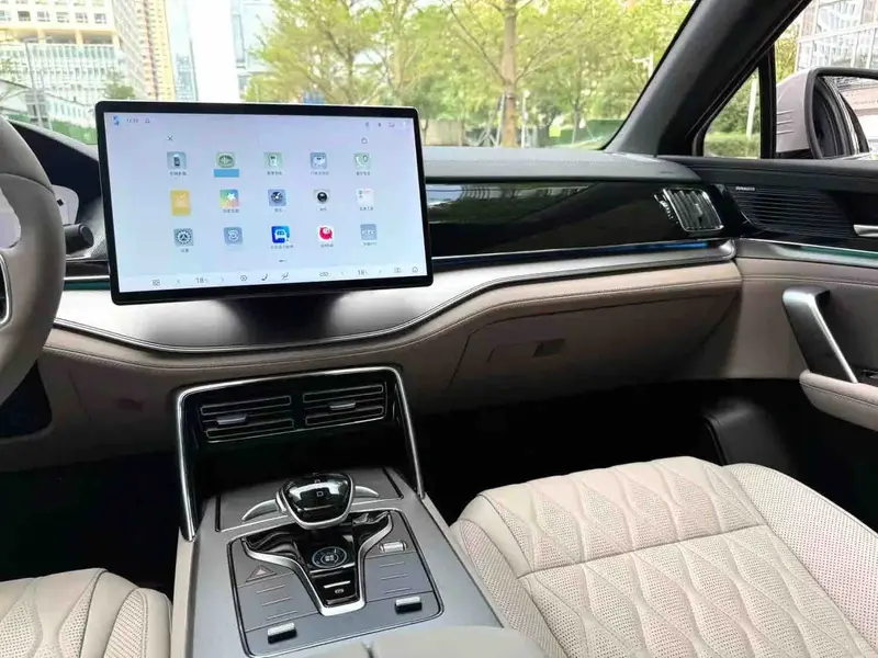 Vehicle photo 6