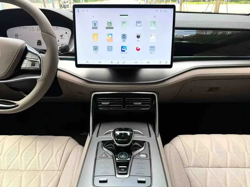 Vehicle photo 7