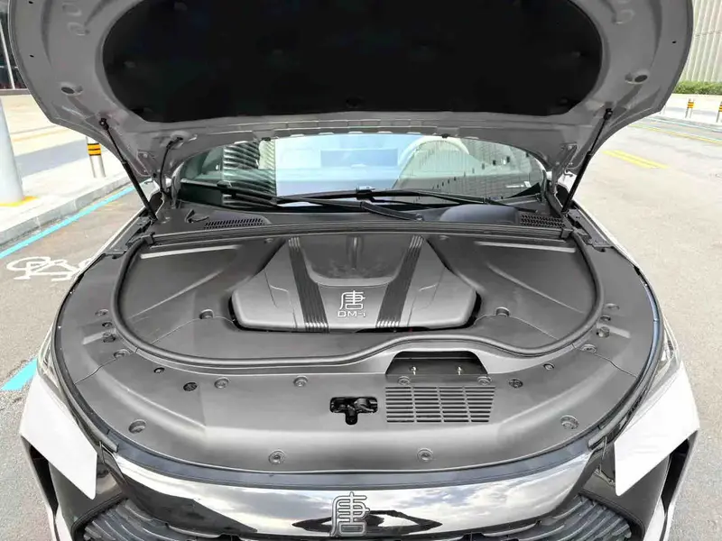 Vehicle photo 13