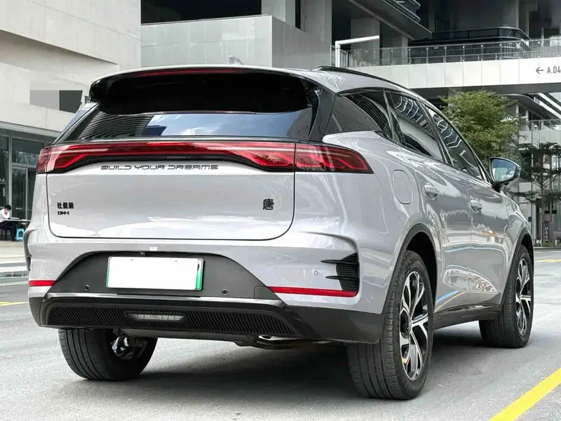 Vehicle photo 17