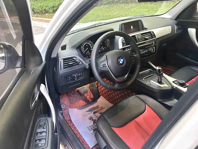 Vehicle photo 4