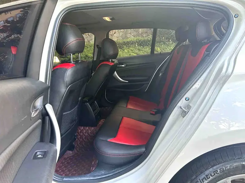 Vehicle photo 5