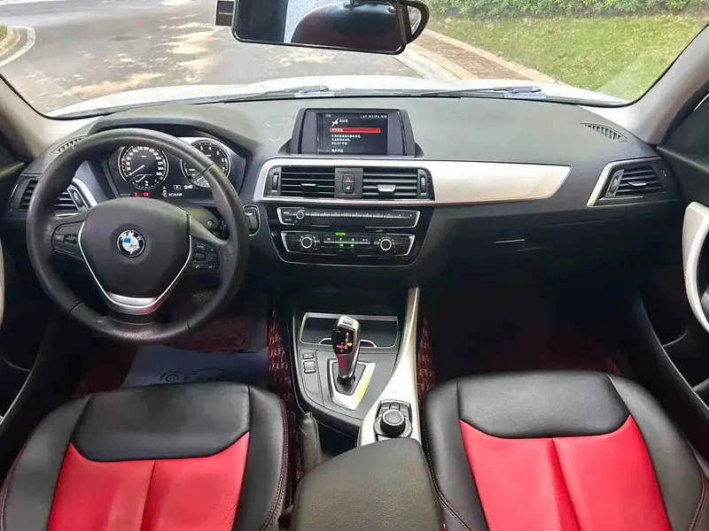 Vehicle photo 6