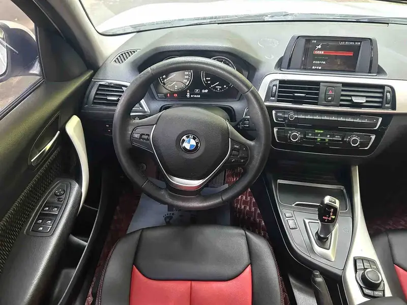 Vehicle photo 9