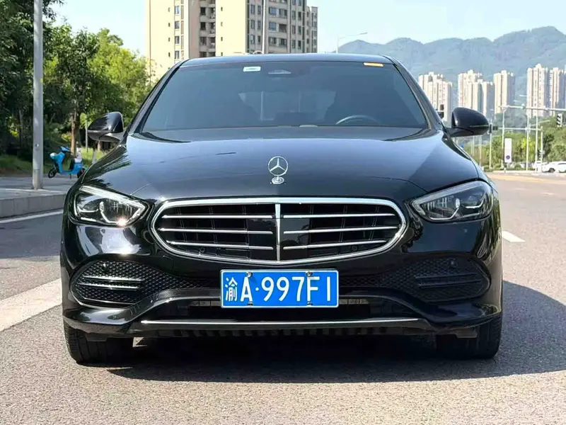 Vehicle photo 2