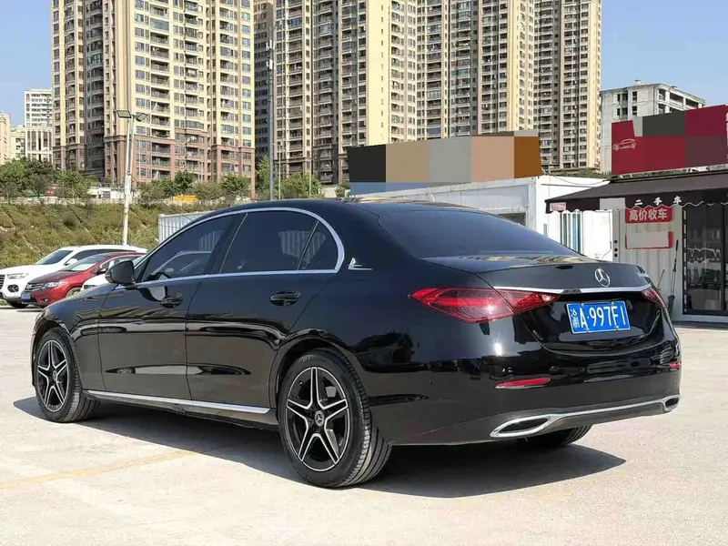 Vehicle photo 5