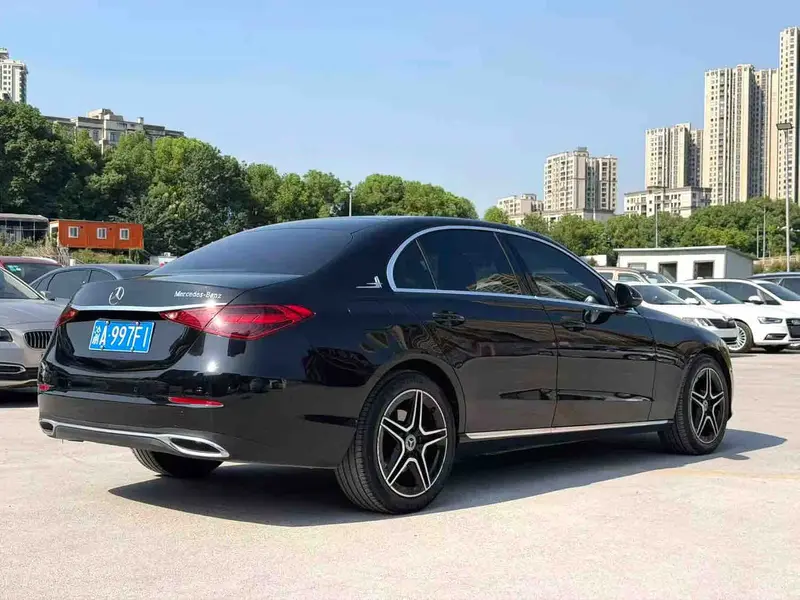 Vehicle photo 7