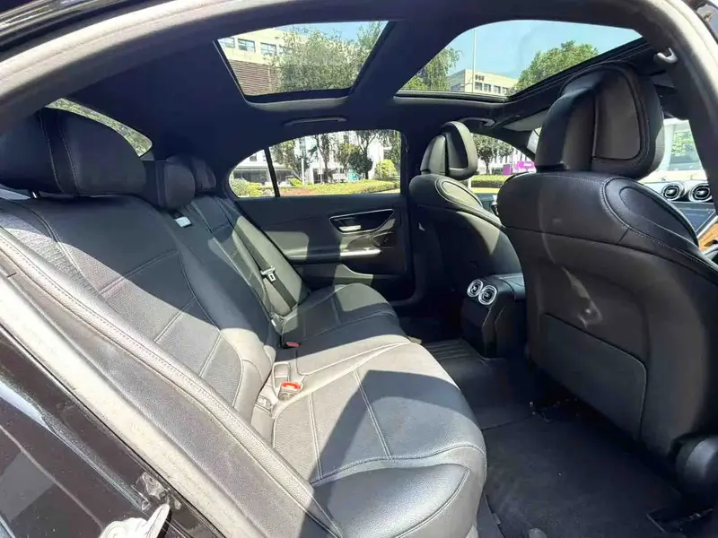 Vehicle photo 10
