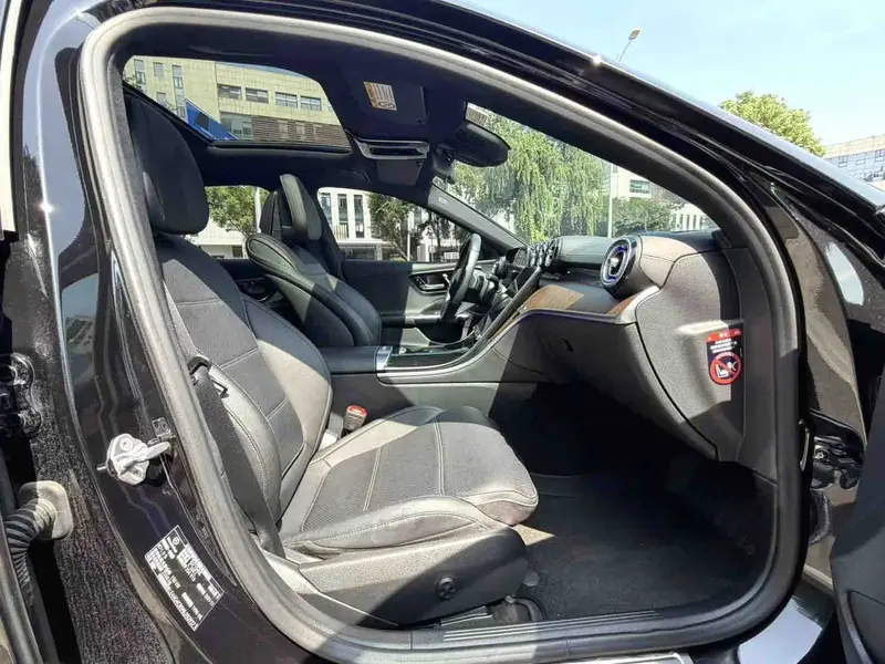 Vehicle photo 11