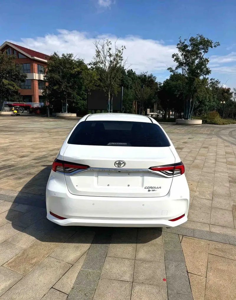 Vehicle photo 4