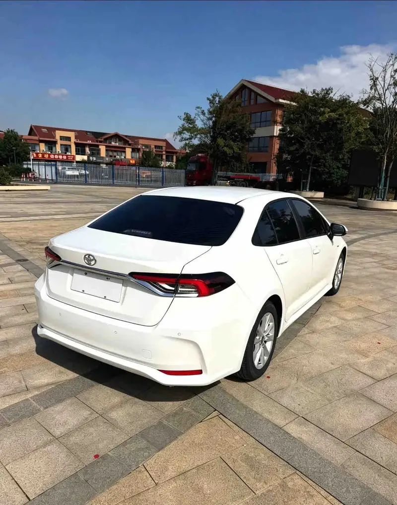 Vehicle photo 5