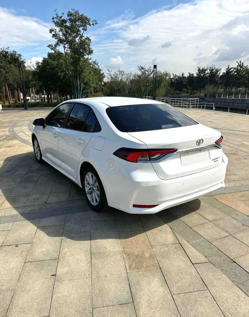 Vehicle photo 6