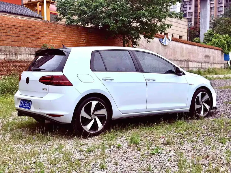 Vehicle photo 5